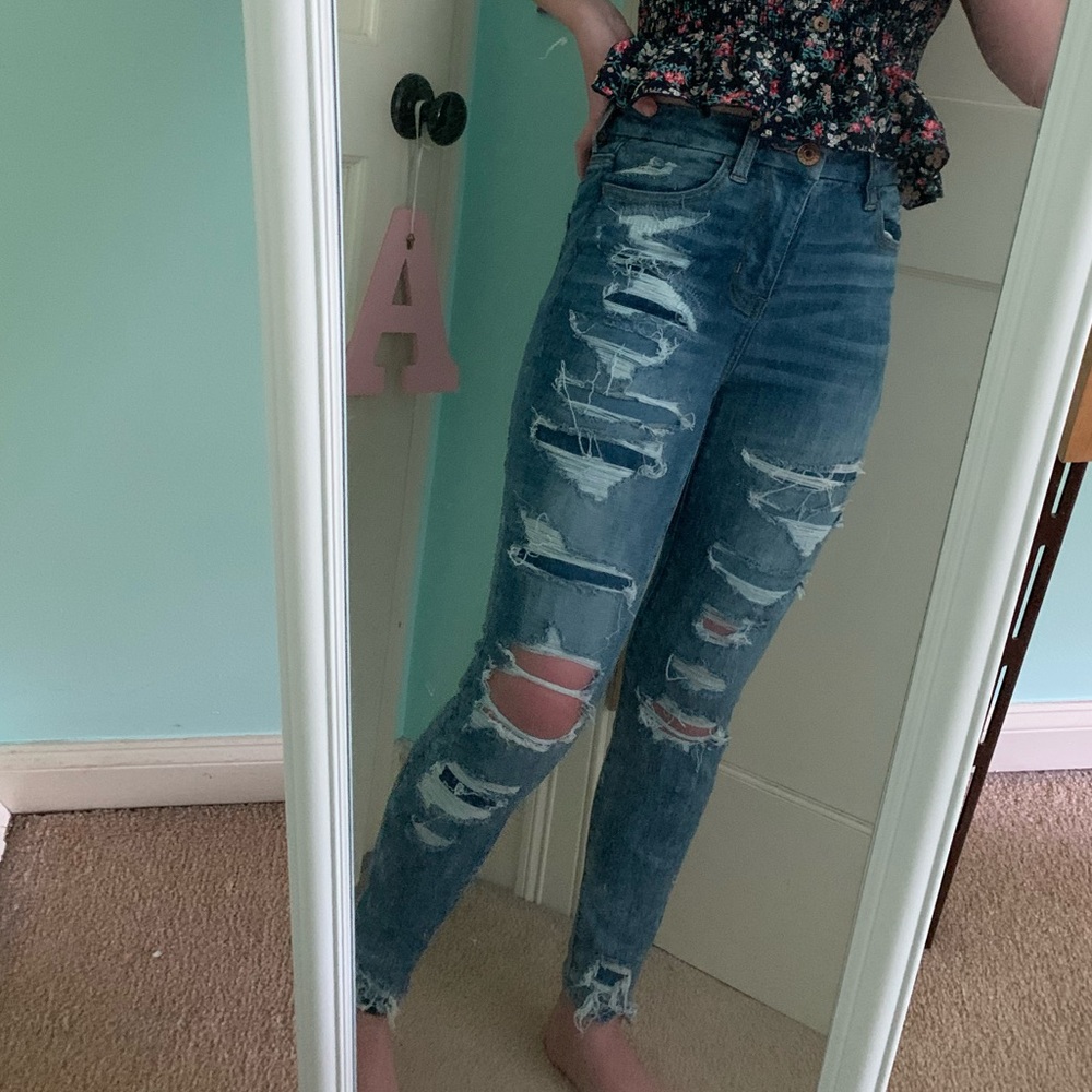 High waisted ripped jeans